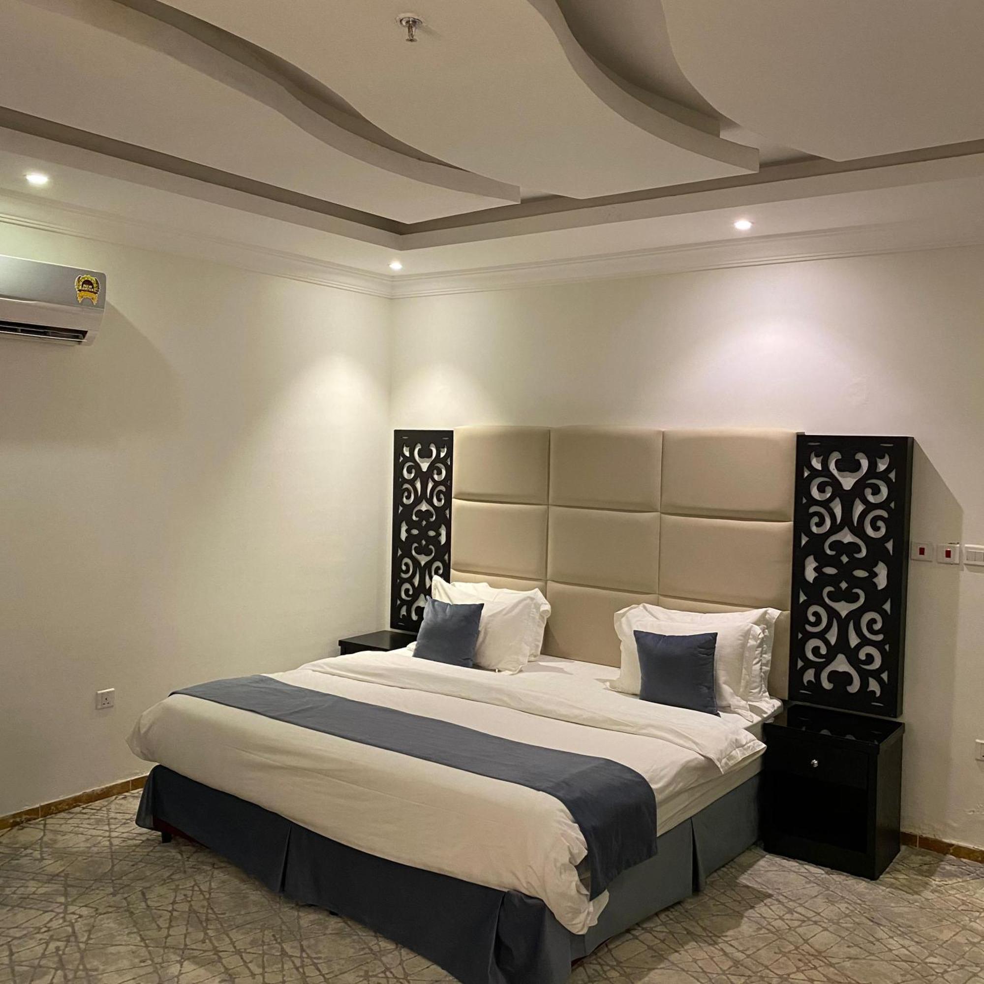 Center Plaza 4*